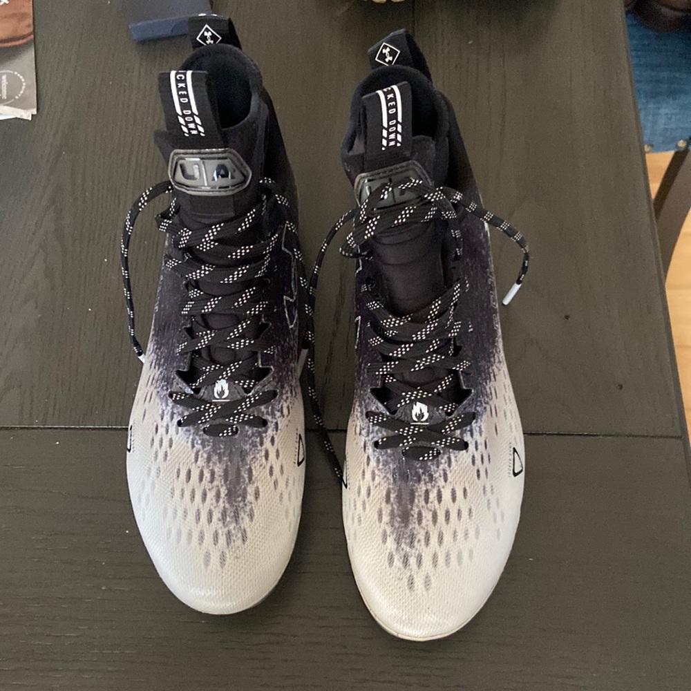Sweet looking under armor lacrosse cleats size 8
